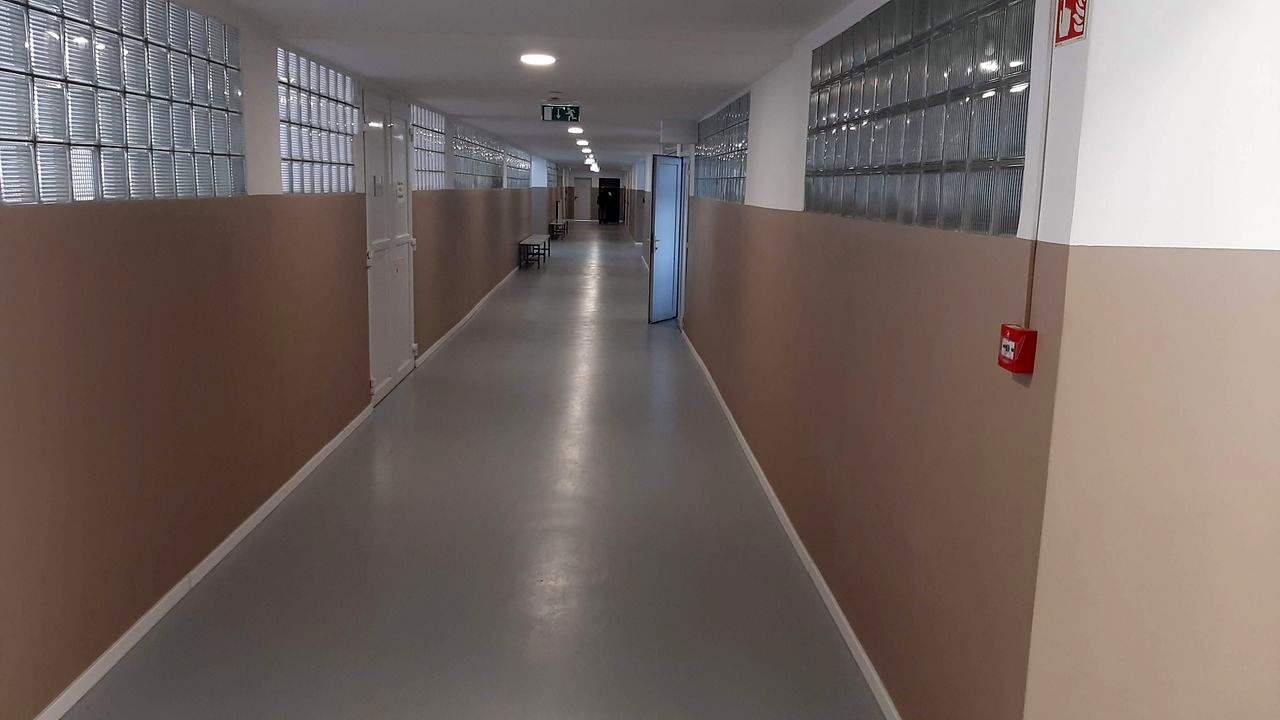 Műgyanta bevonat gyártócsarnok ipari padlóján